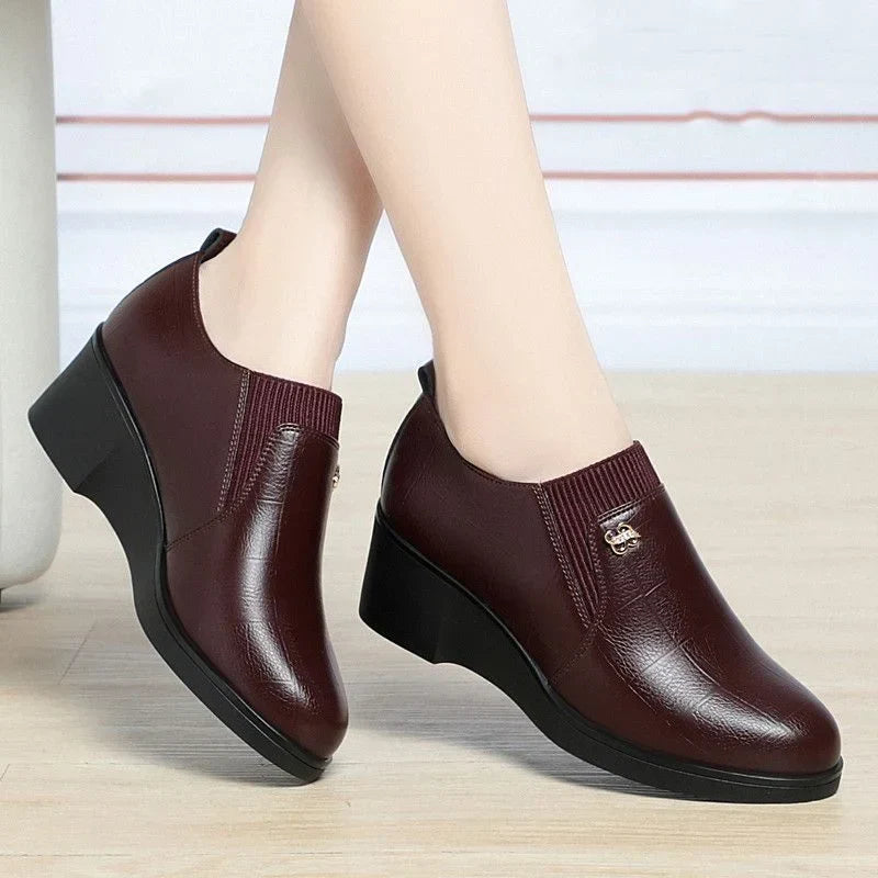 Switolina – Modische Keilschuhe Aus Leder