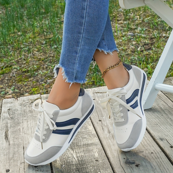 Adina – Bequemer Schnür Turnschuh