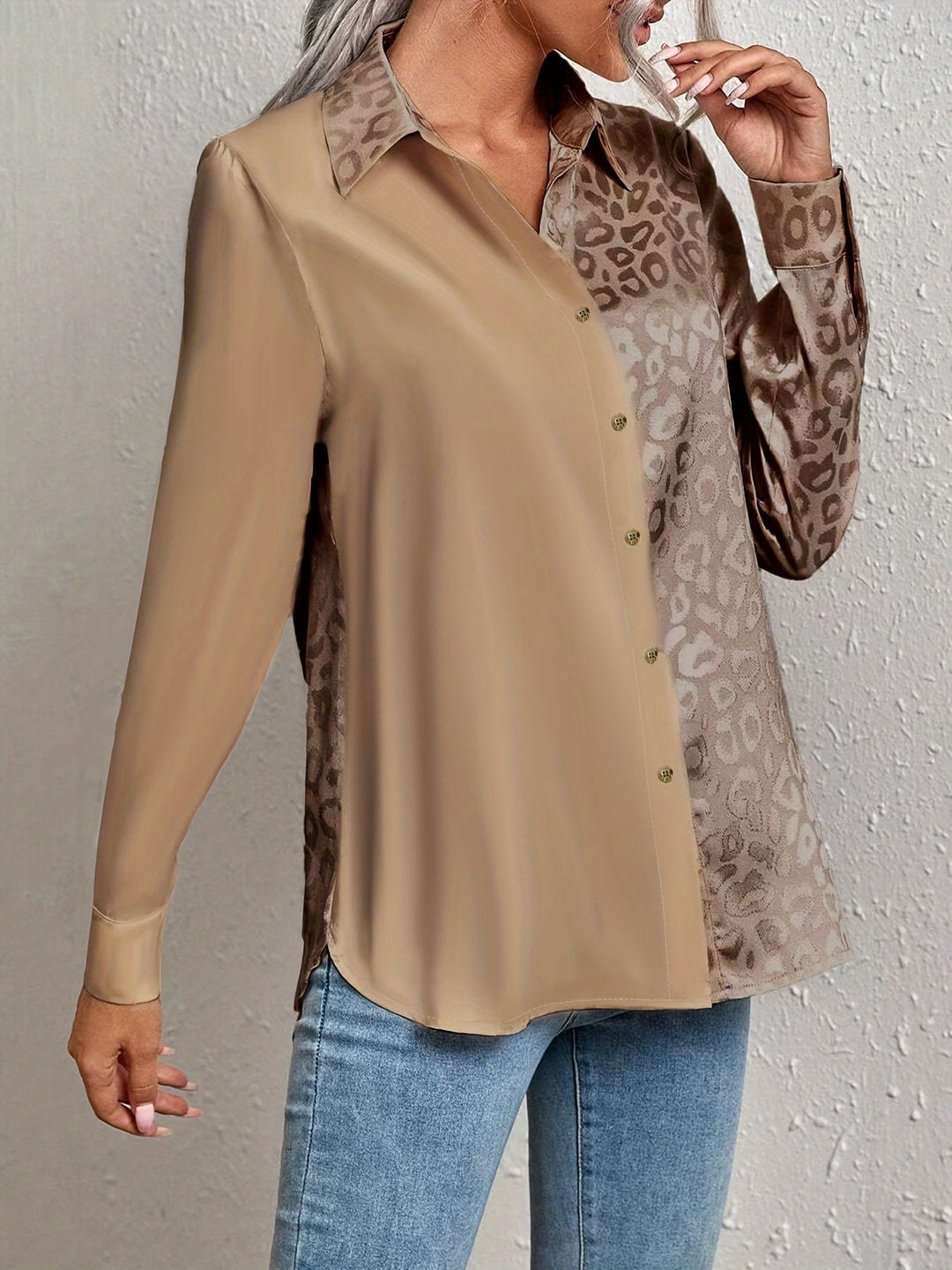 Gwendolyn – Zweifarbiges Satinhemd Mit Leopardenmuster Und Jacquard Knopfleiste