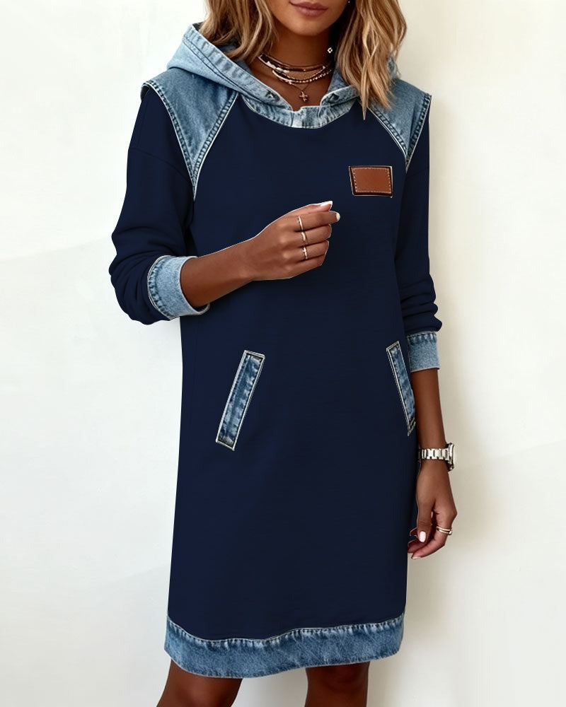 Viktoria – Lässiges Kleid Mit Kapuze und Denim Einsätzen