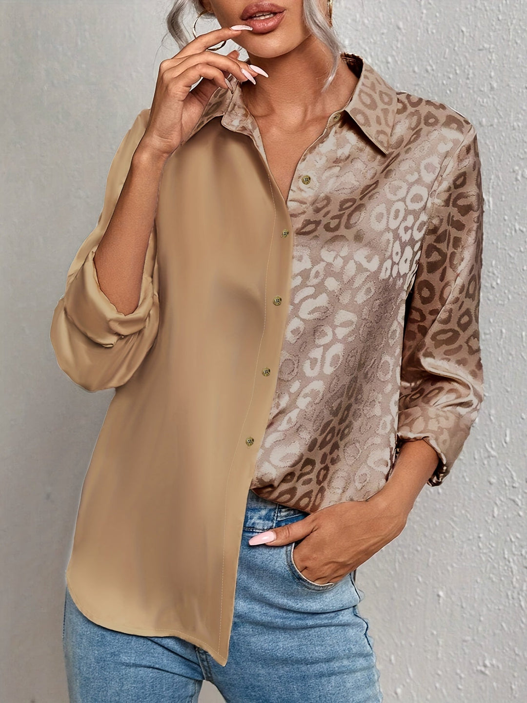 Gwendolyn – Zweifarbiges Satinhemd Mit Leopardenmuster Und Jacquard Knopfleiste