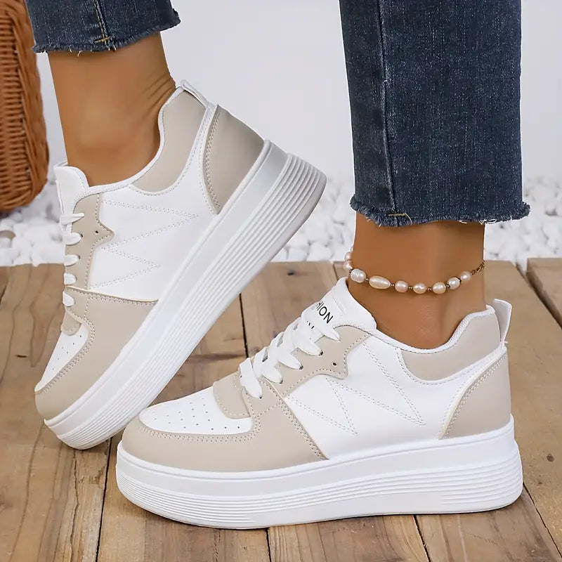 Naveah - Bequemer Turnschuh Mit Keilabsatz