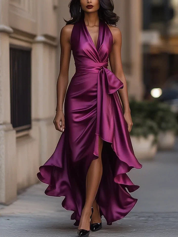 Sharipova – Elegantes Trägerloses Satin Kleid Mit Rüschen