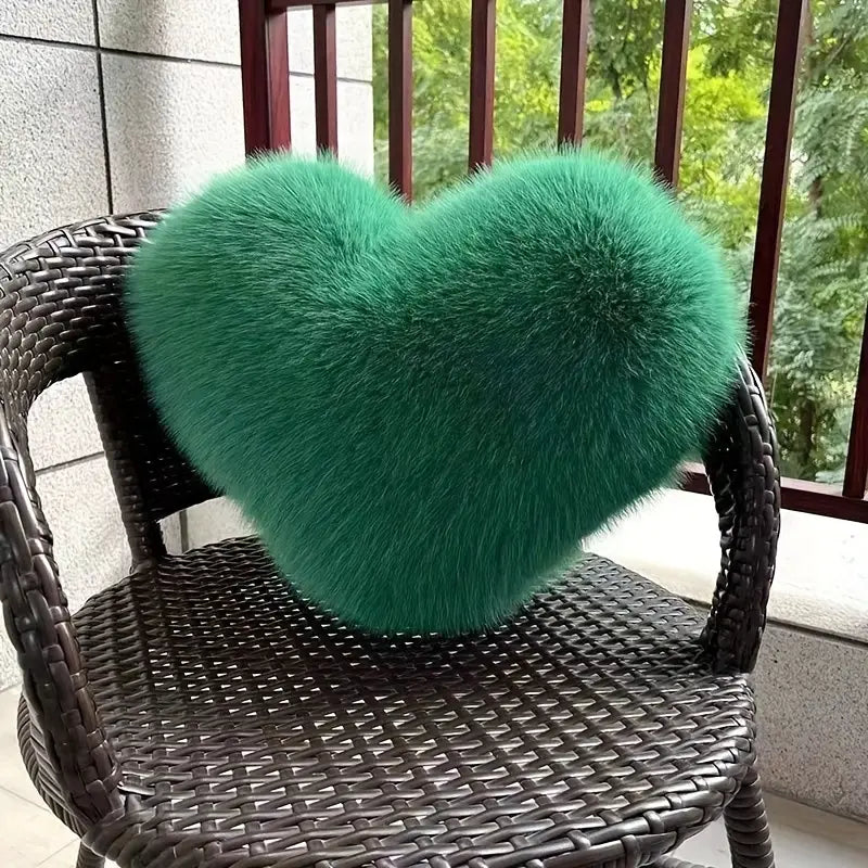 HeartNest – Ein Niedliches Plüschkissen in Herzform