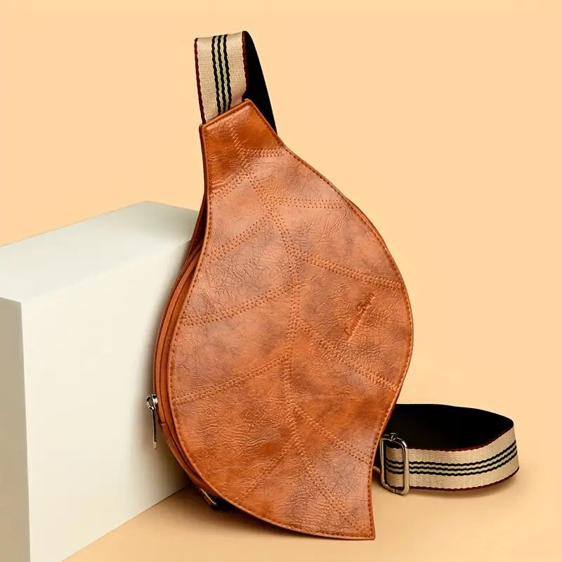 Carmela – Leder Umhängetasche mit verstellbarem Riemen und Schnalle
