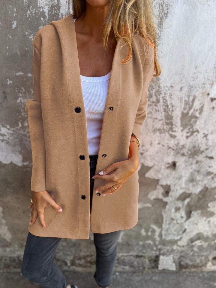 Isolde – Strickjacke mit Knopfleiste und Kapuze