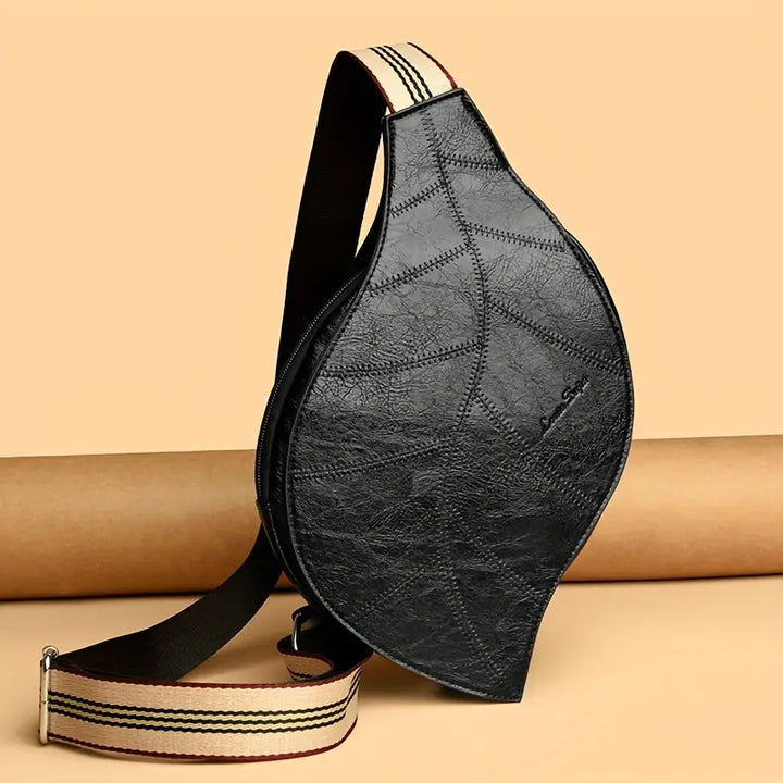Carmela – Leder Umhängetasche mit verstellbarem Riemen und Schnalle