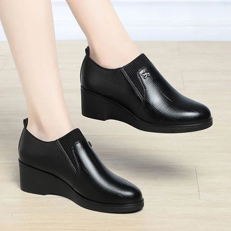Switolina – Modische Keilschuhe Aus Leder