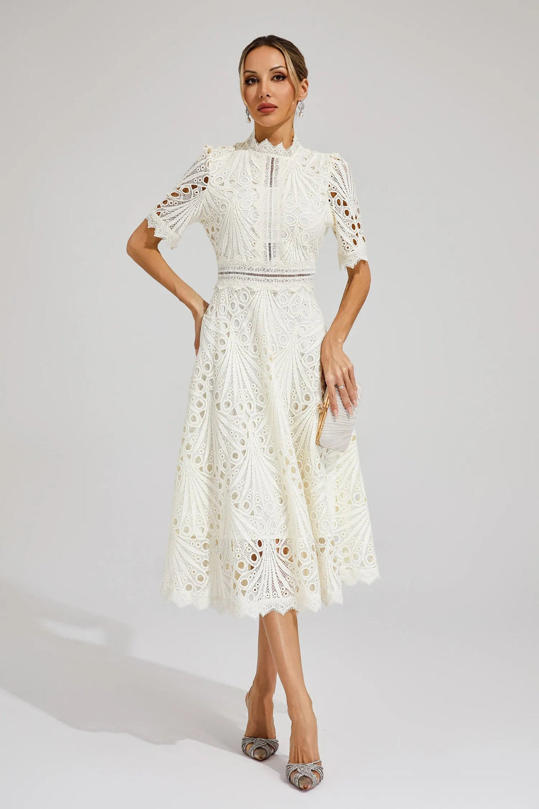 Vorelle – Lässiges Kurzarmkleid mit Blumenstickerei