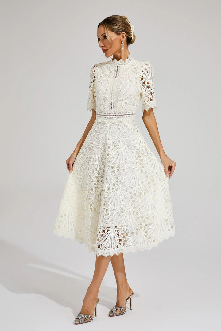Vorelle – Lässiges Kurzarmkleid mit Blumenstickerei