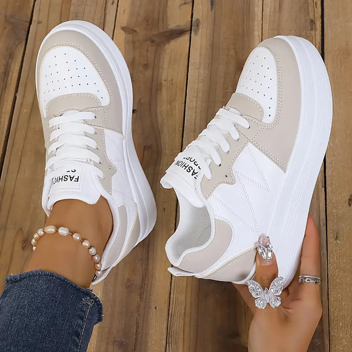 Naveah - Bequemer Turnschuh Mit Keilabsatz