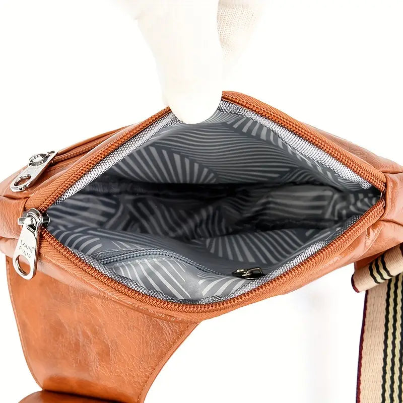Carmela – Leder Umhängetasche mit verstellbarem Riemen und Schnalle