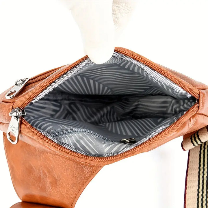 Carmela – Leder Umhängetasche mit verstellbarem Riemen und Schnalle