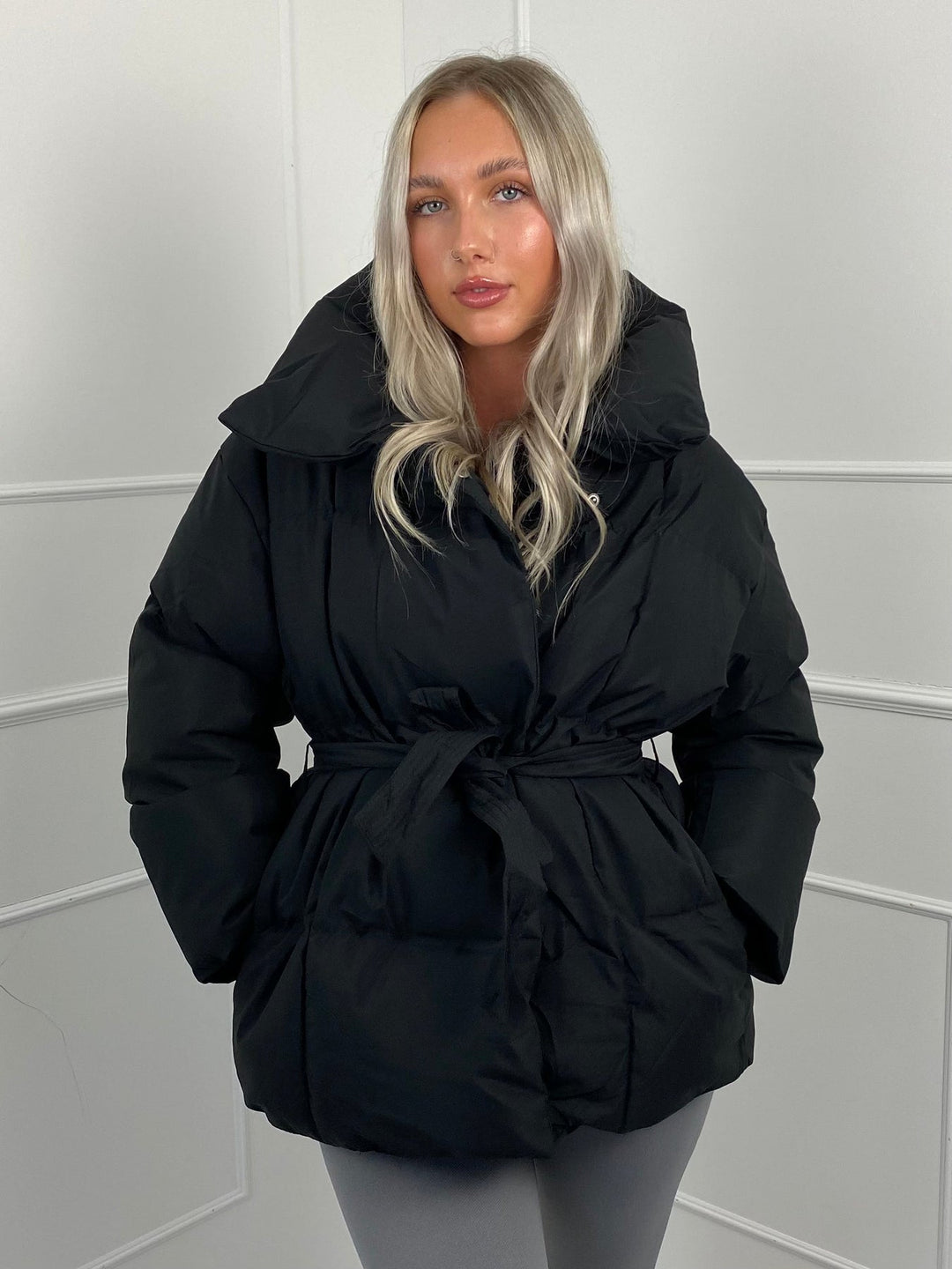 Heidie – Kurze Pufferjacke Mit Gürteltasche