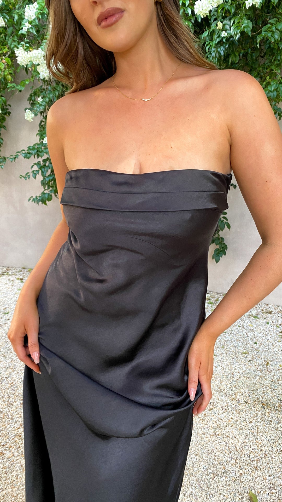 Thesa - Ärmelloses Satin Kleid