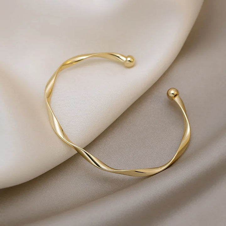 Elara – Elegantes Armband Mit Twist