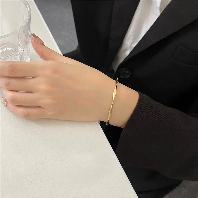 Elara – Elegantes Armband Mit Twist