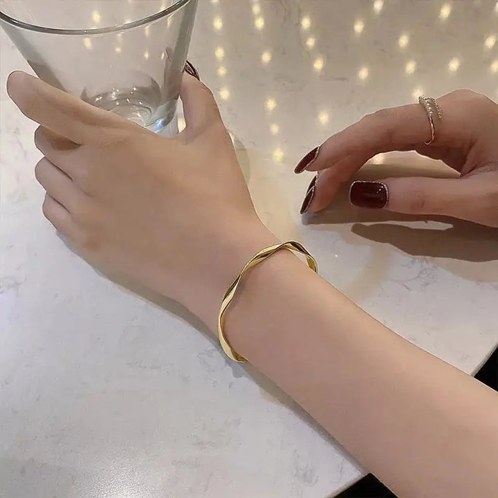Elara – Elegantes Armband Mit Twist