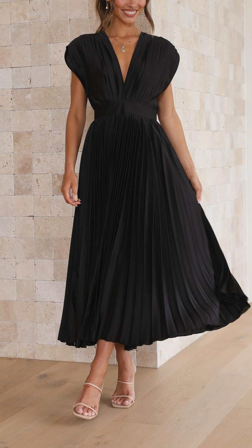 Iria - Elegantes Plissiertes Kleid