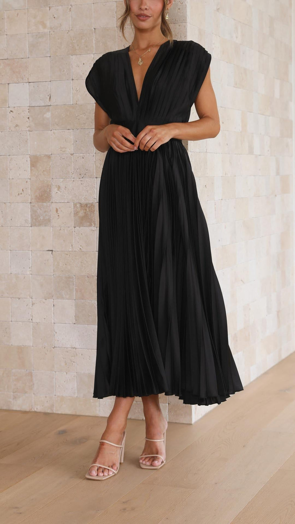 Iria - Elegantes Plissiertes Kleid