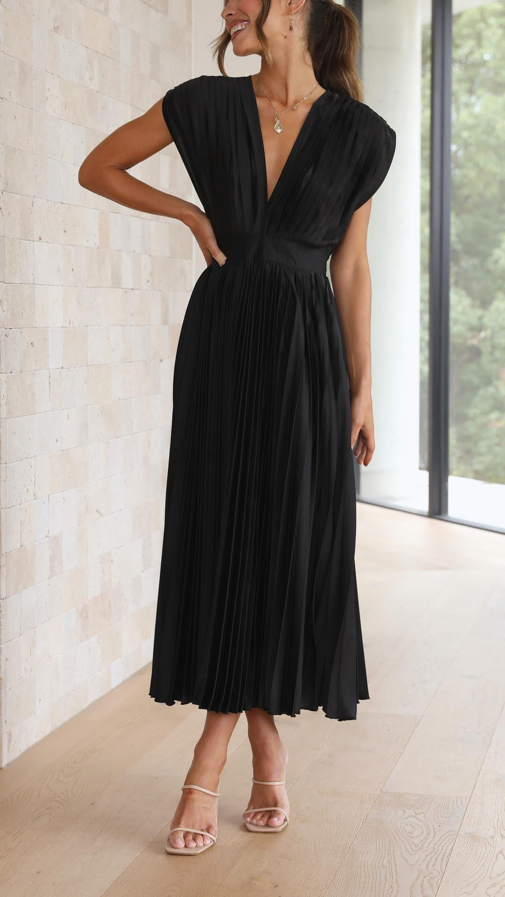 Iria - Elegantes Plissiertes Kleid