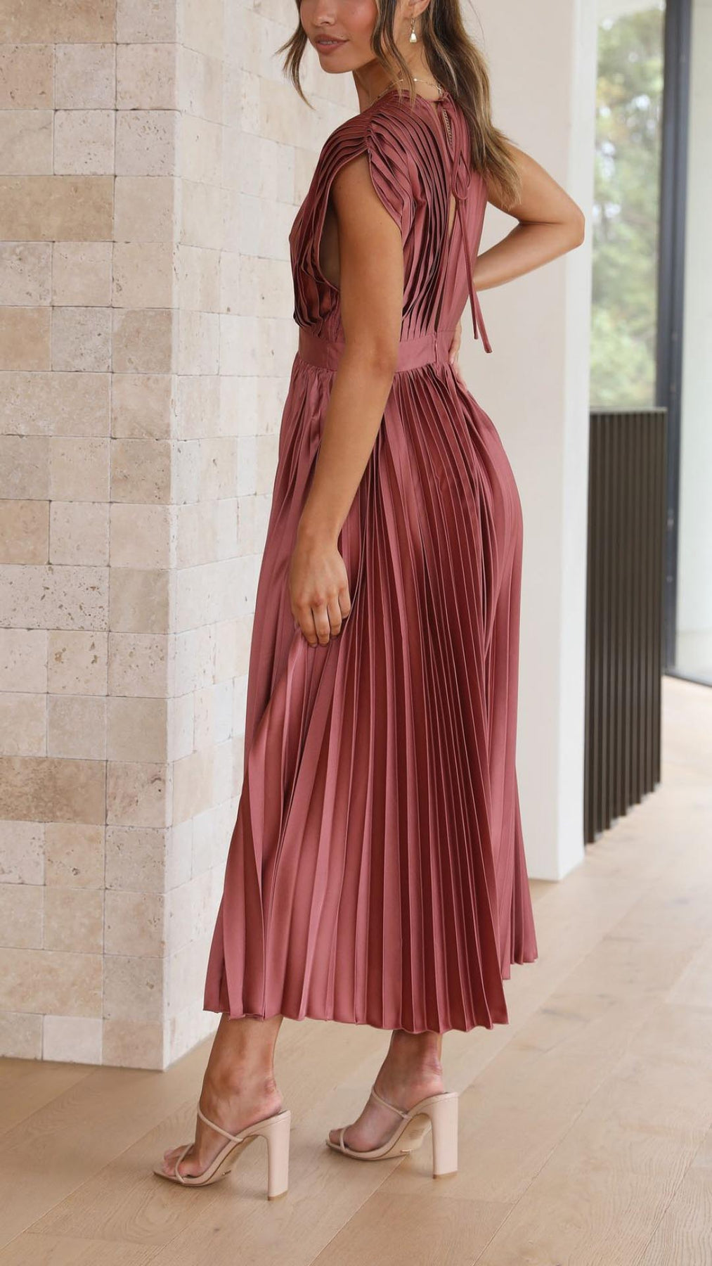 Iria - Elegantes Plissiertes Kleid