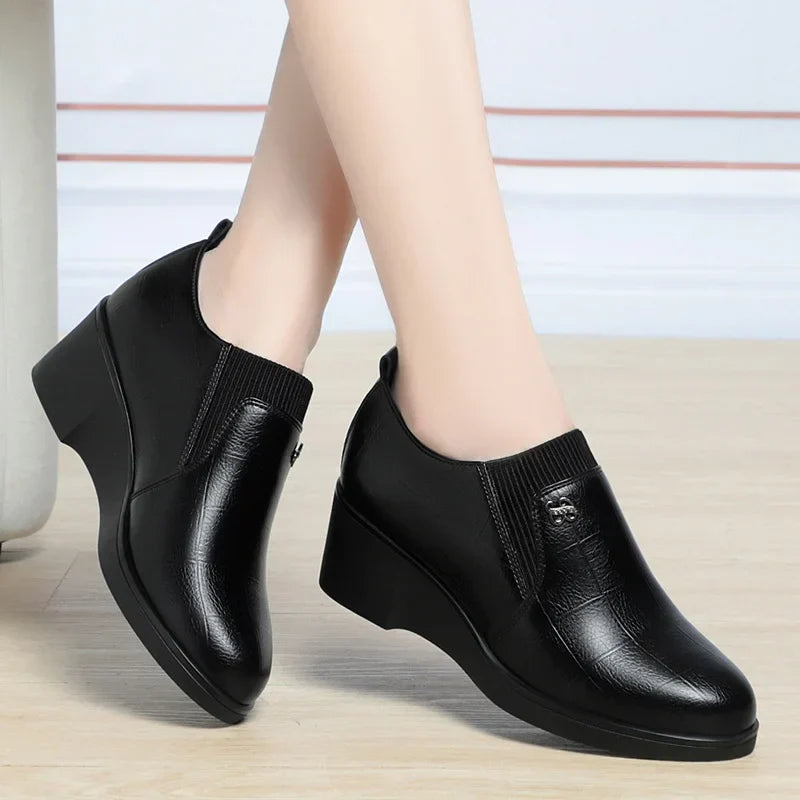 Switolina – Modische Keilschuhe Aus Leder