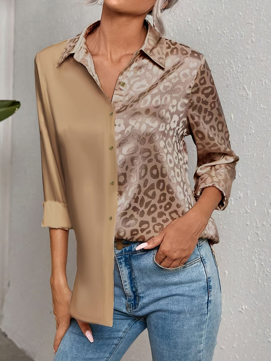 Gwendolyn – Zweifarbiges Satinhemd Mit Leopardenmuster Und Jacquard Knopfleiste