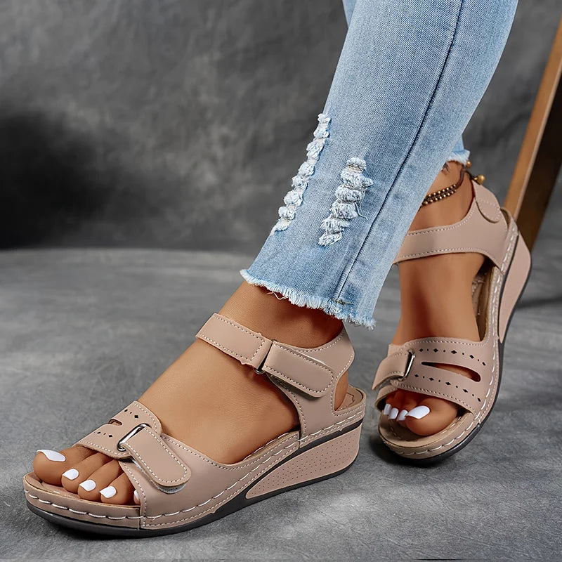 Genelia – Stilvolle orthopädische Sandalen