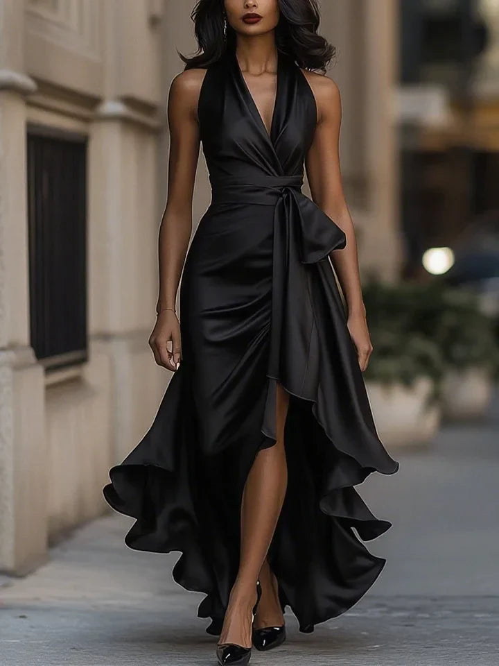 Sharipova – Elegantes Trägerloses Satin Kleid Mit Rüschen