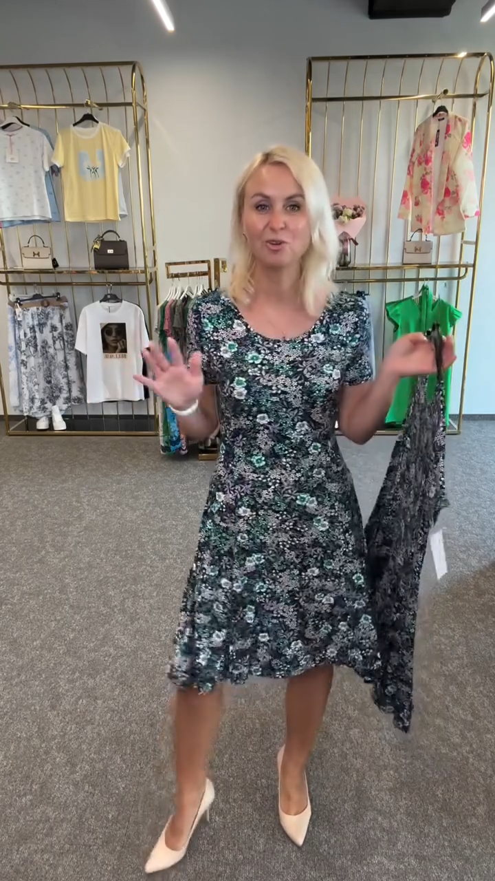 Ainsley – Modisches Kleid Mit Rund Halsausschnitt Und Drucken