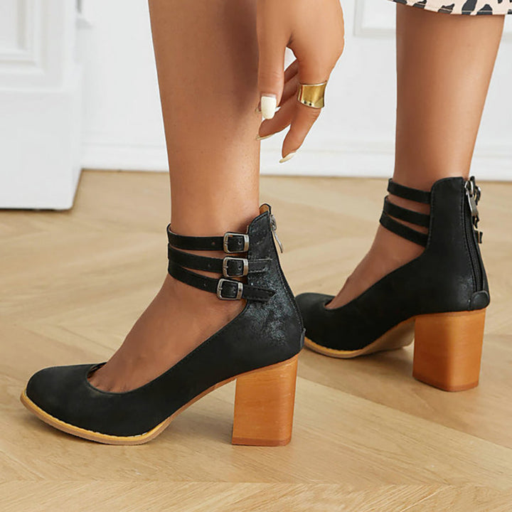 Caa – Schlichte Sandalen mit Fesselriemen