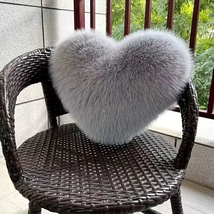 HeartNest – Ein Niedliches Plüschkissen in Herzform
