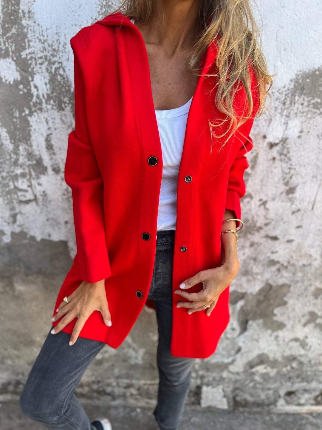 Isolde – Strickjacke mit Knopfleiste und Kapuze