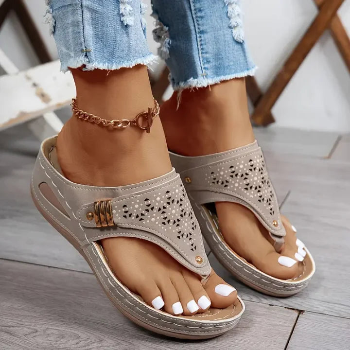 Tiara - Stilvolle Keilsandalette