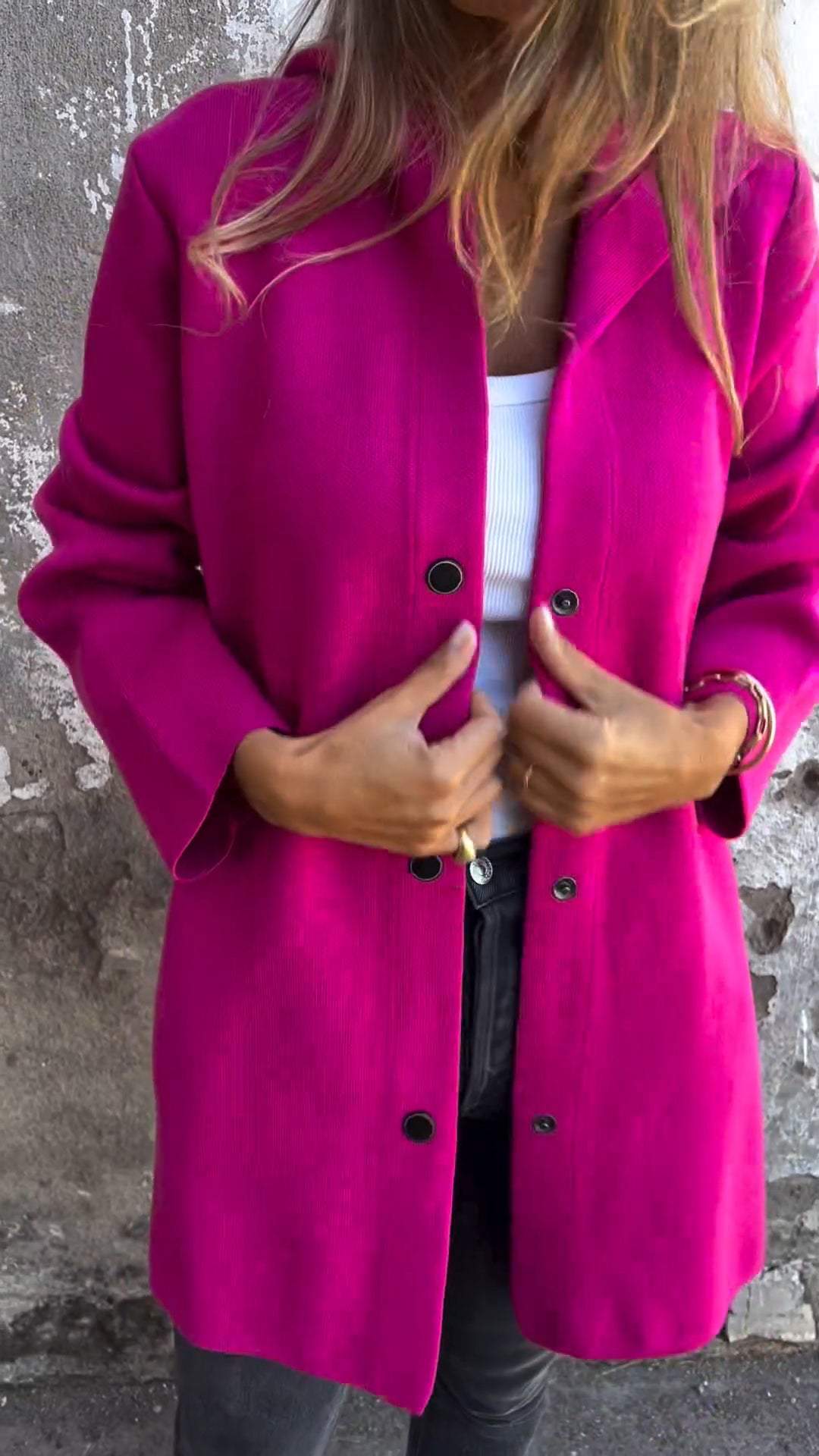 Isolde – Strickjacke mit Knopfleiste und Kapuze