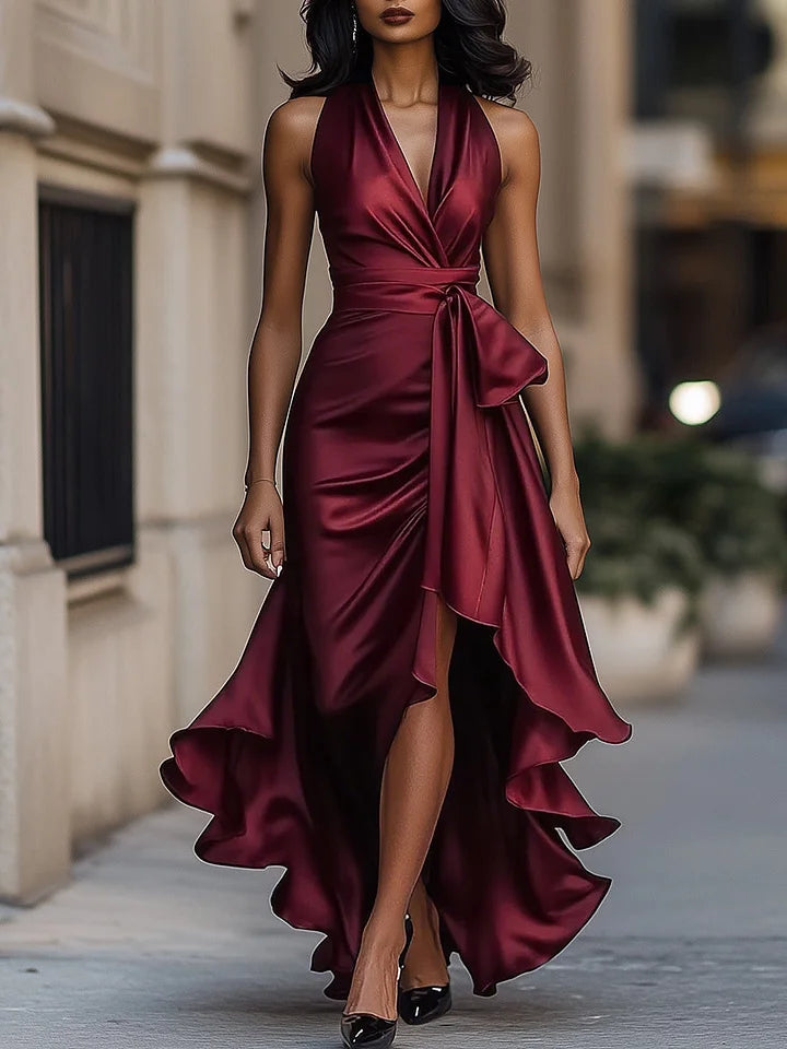 Sharipova – Elegantes Trägerloses Satin Kleid Mit Rüschen