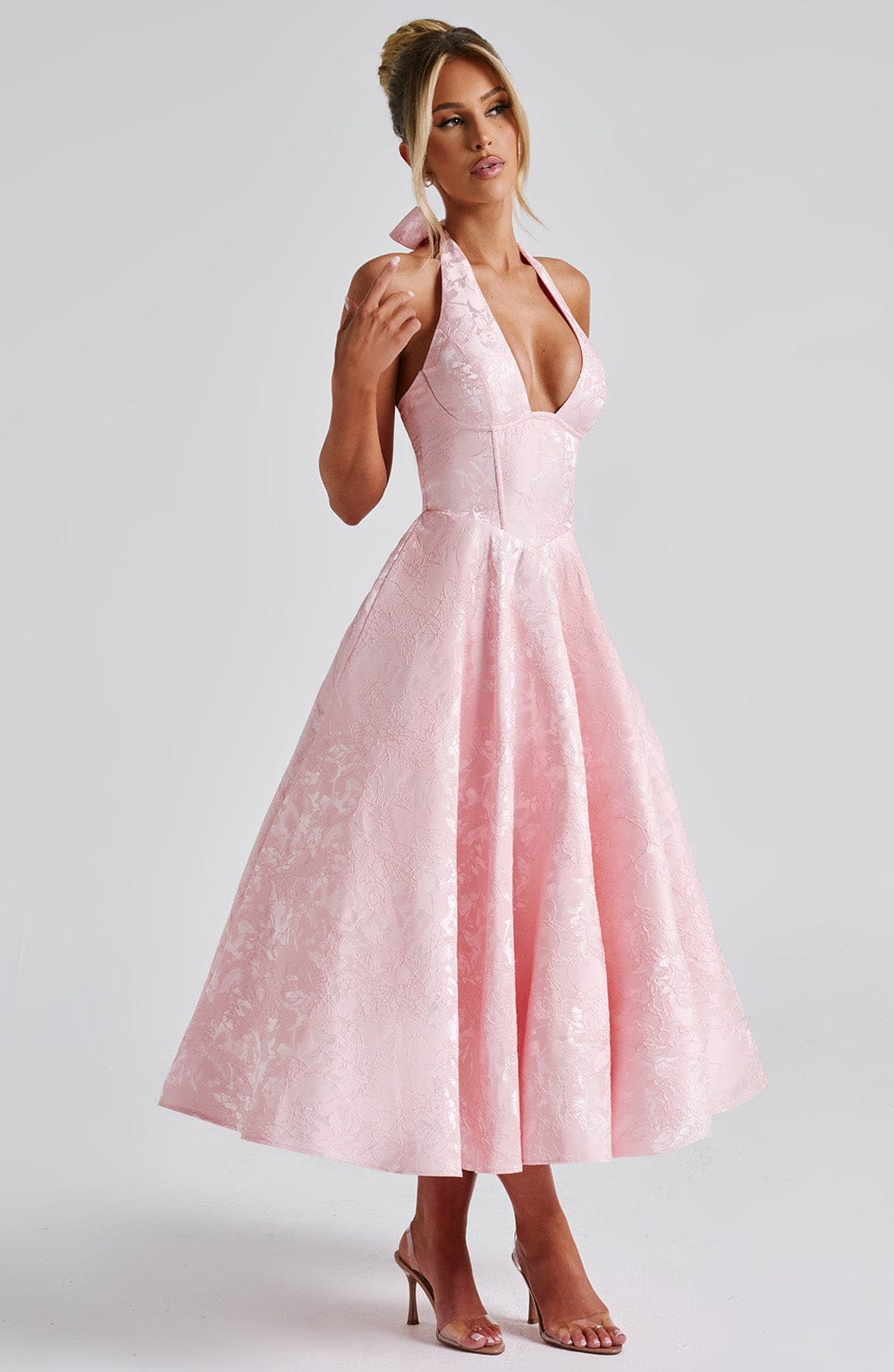Myra – Modisches Midi Kleid Mit Neckholder Ausschnitt