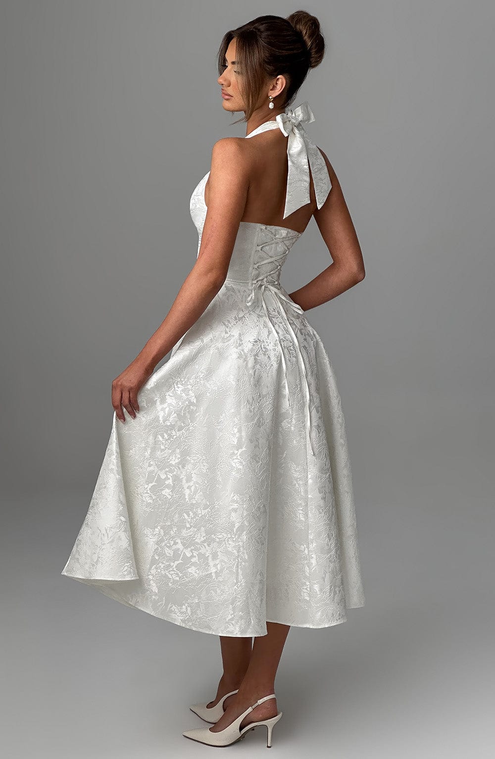 Myra – Modisches Midi Kleid Mit Neckholder Ausschnitt