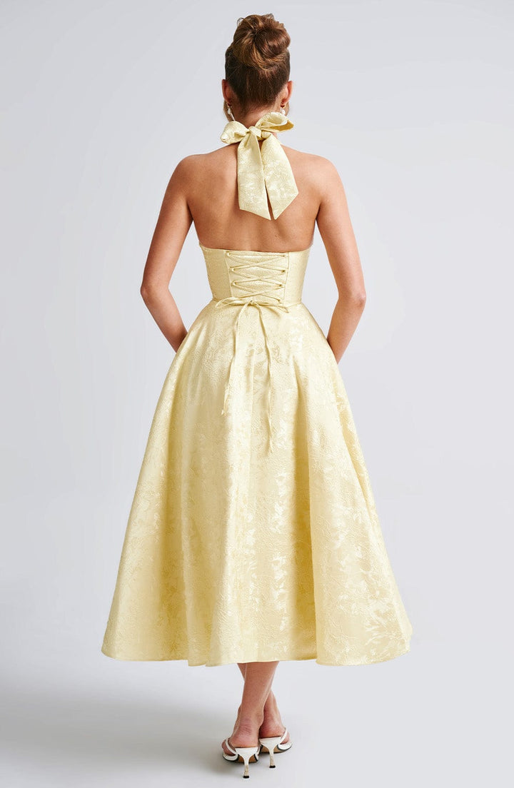 Myra – Modisches Midi Kleid Mit Neckholder Ausschnitt