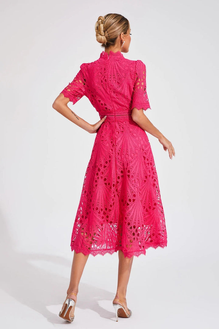 Vorelle – Lässiges Kurzarmkleid mit Blumenstickerei