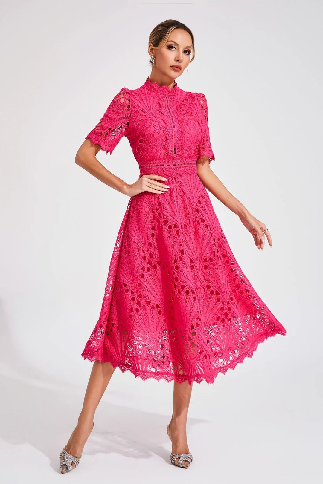 Vorelle – Lässiges Kurzarmkleid mit Blumenstickerei