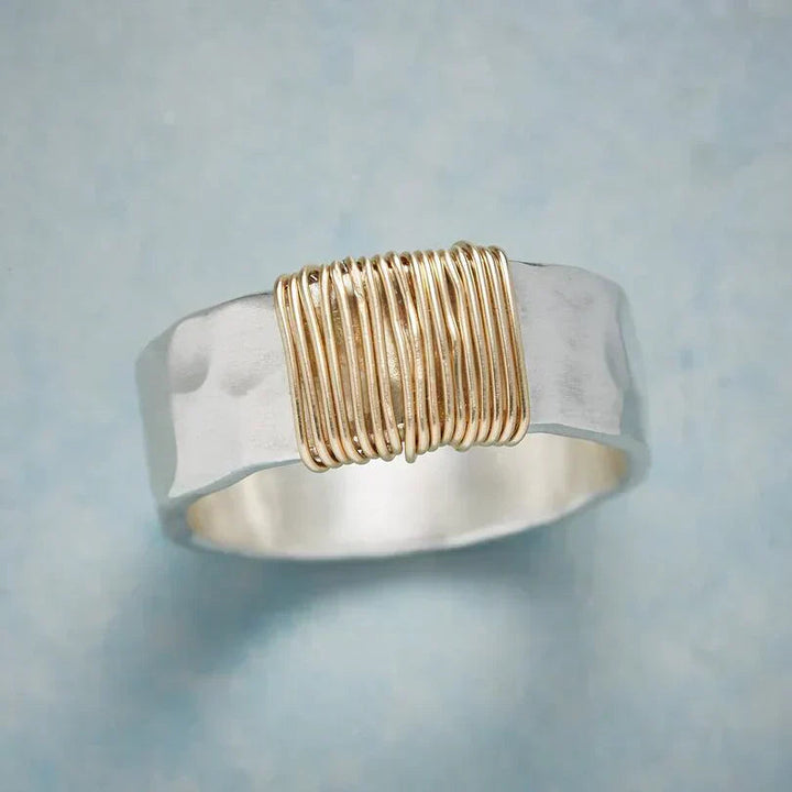 Jaela – Boho Ring Mit Goldenen Fäden