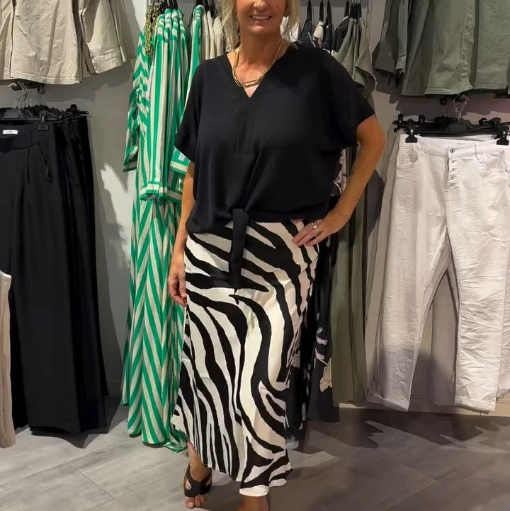 Aikaterine – Set Aus Lässigem Oberteil Mit Knoten Vorne Und Midirock