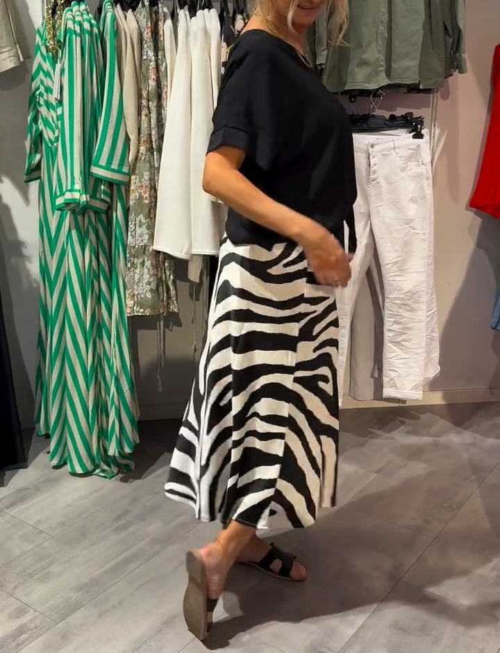 Aikaterine – Set Aus Lässigem Oberteil Mit Knoten Vorne Und Midirock